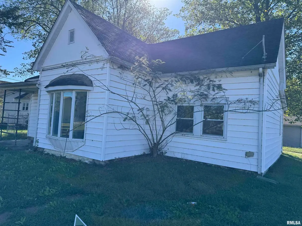 301 E Calvert Street, Marion, IL 62959 - Image #1