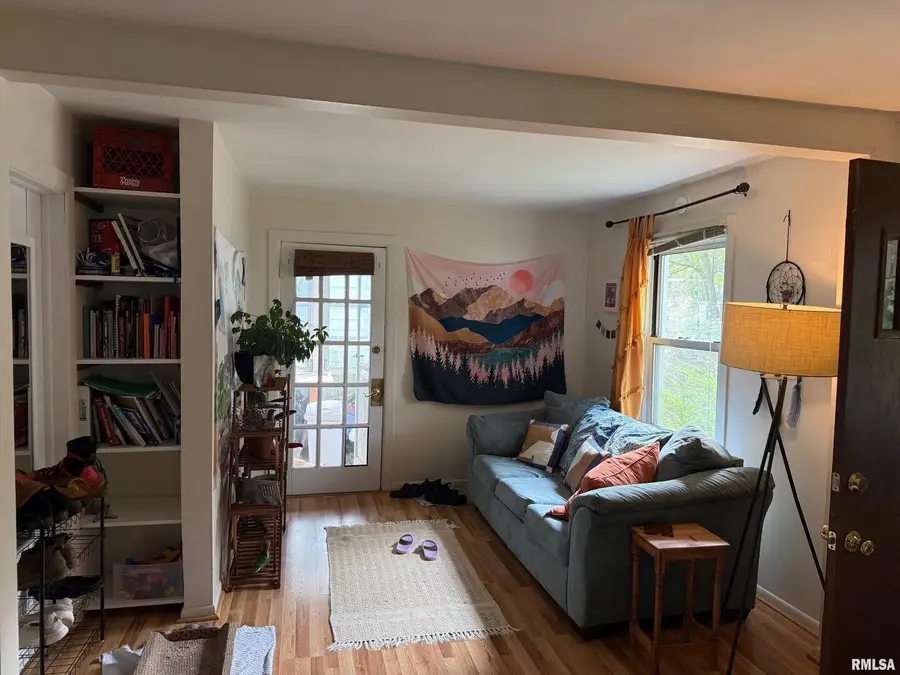 1010 W Walkup Avenue, Carbondale, IL 62901 - Image #2