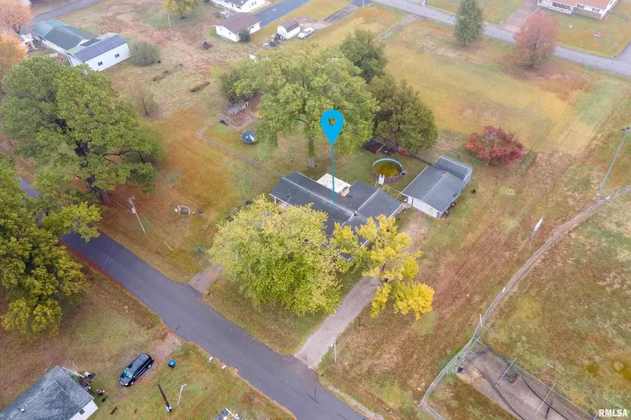 816 S Elm Street, Sesser, IL 62884 - Image #3