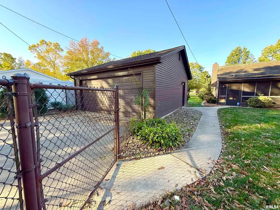 212 S 12th Street, Herrin, IL 62948 - Image #2