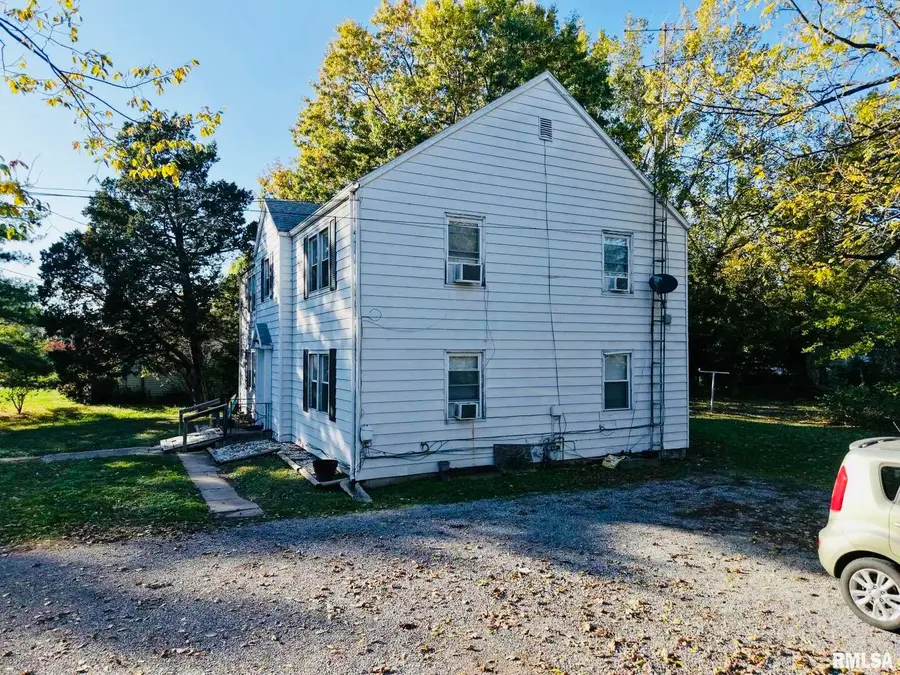 419 E Church Street, Benton, IL 62812 - Image #3