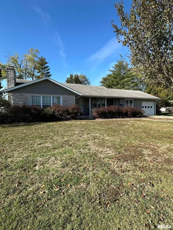 939 S Lake Drive, Duquoin, IL 62832