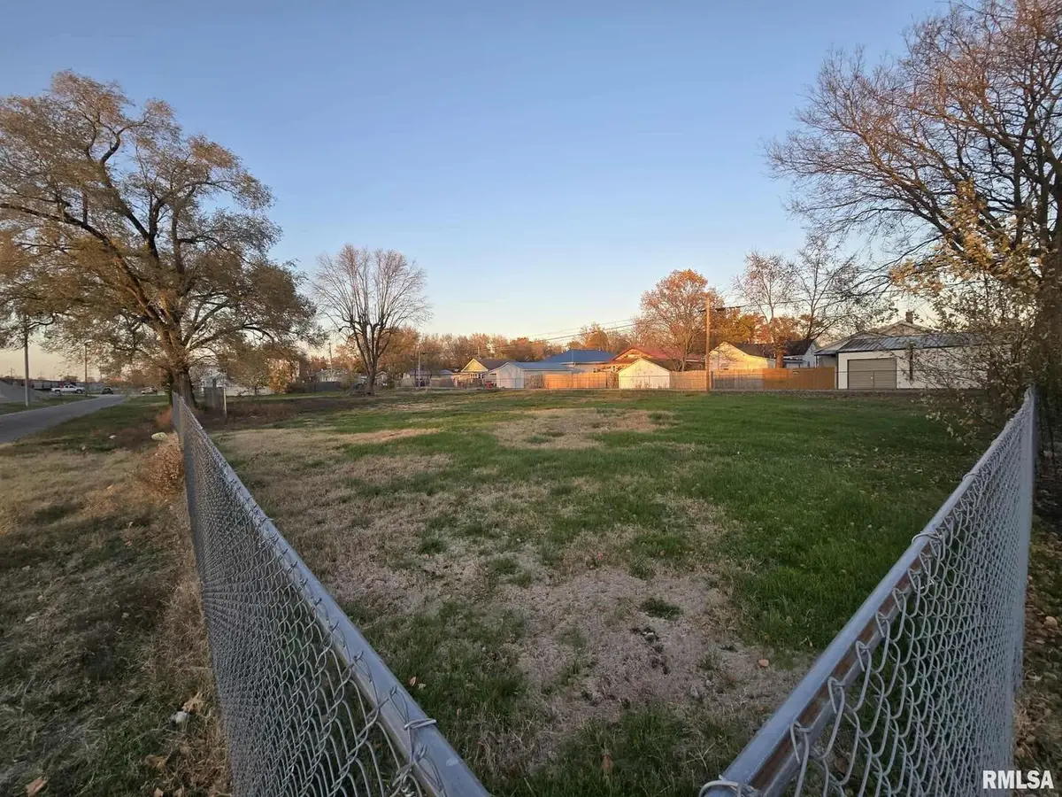 210 & 214 N Oak Street, Du Quoin, IL 62832 - Image #1