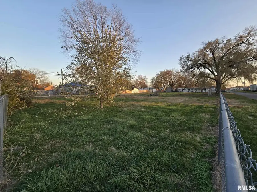 210 & 214 N Oak Street, Du Quoin, IL 62832 - Image #2