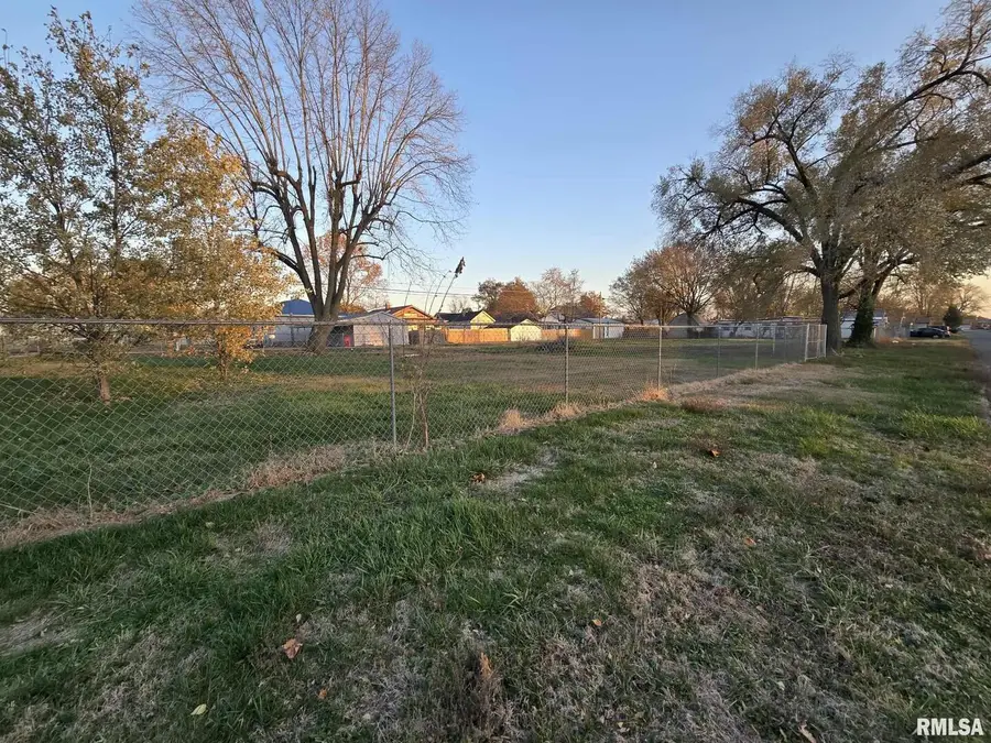 210 & 214 N Oak Street, Du Quoin, IL 62832 - Image #3