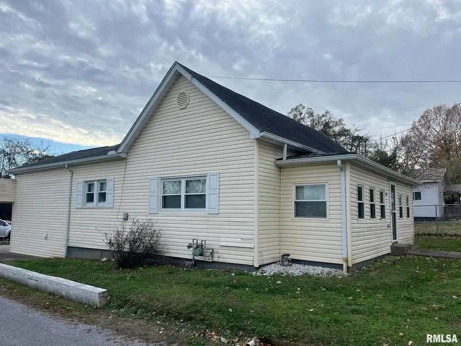 517 W Barnett Street, Harrisburg, IL 62946 - Image #2