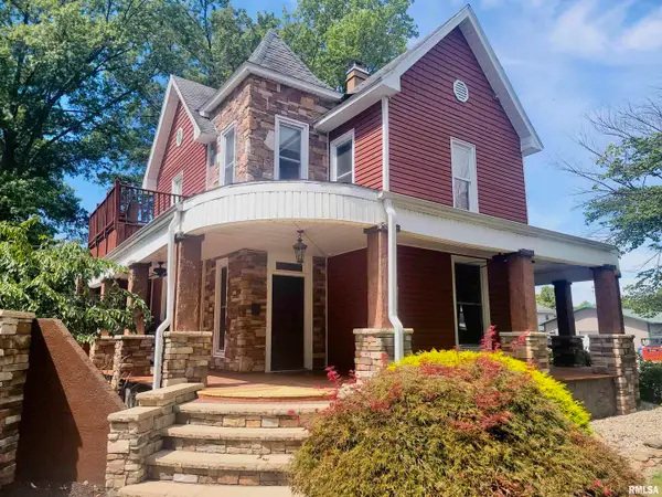 521 N Locust Street, Flora, IL 62839