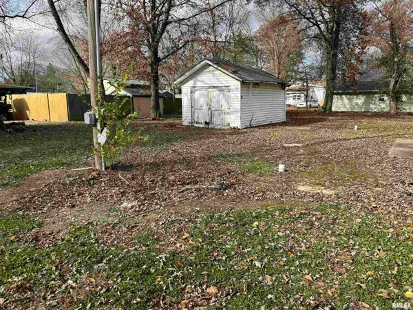 602 W 3rd Street, Flora, IL 62839