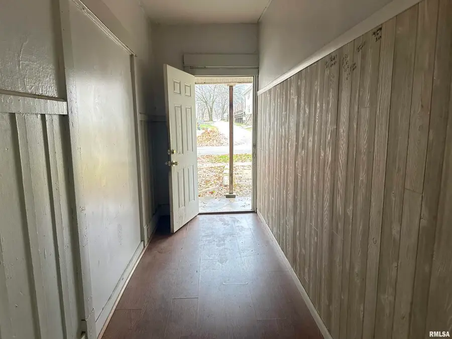 405 W College Street, Carbondale, IL 62901 - Image #2