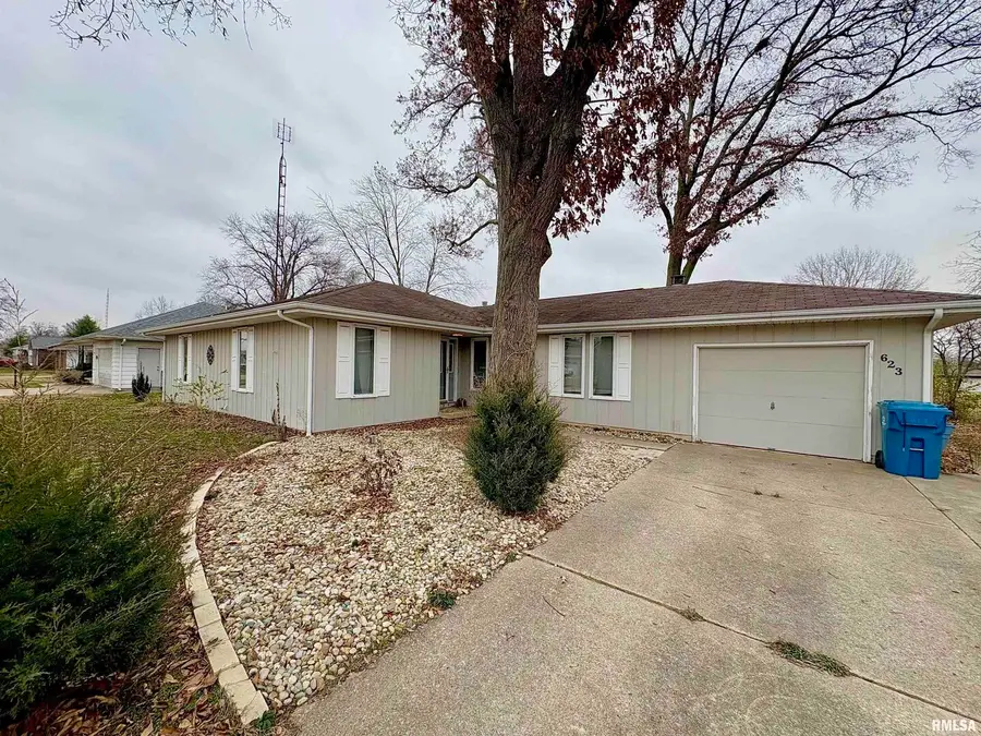 623 Meadowbrook Lane, Centralia, IL 62801 - Image #2