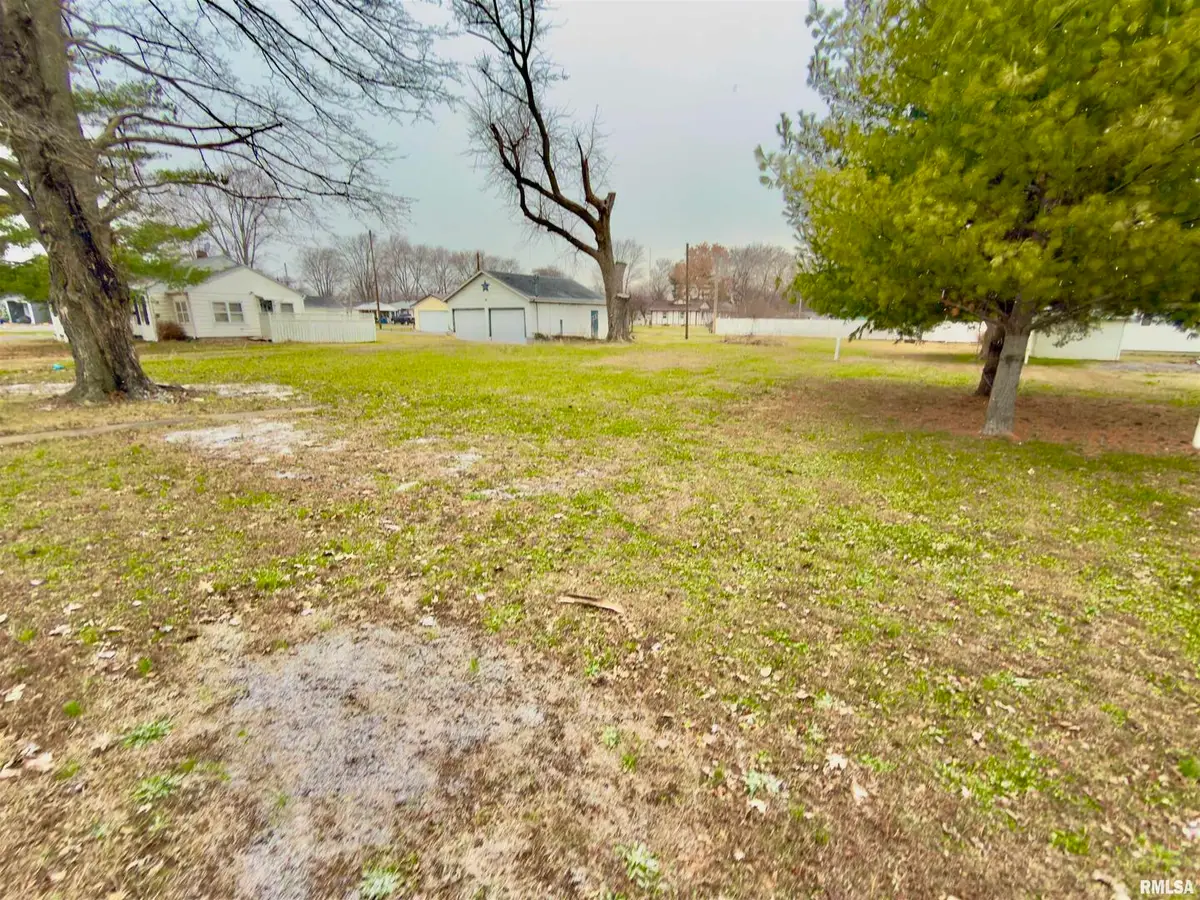 901 E 3rd Street, Flora, IL 62839 - Image #1