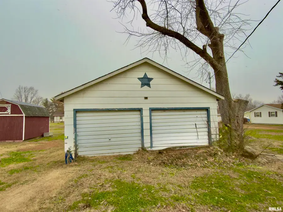 901 E 3rd Street, Flora, IL 62839 - Image #3