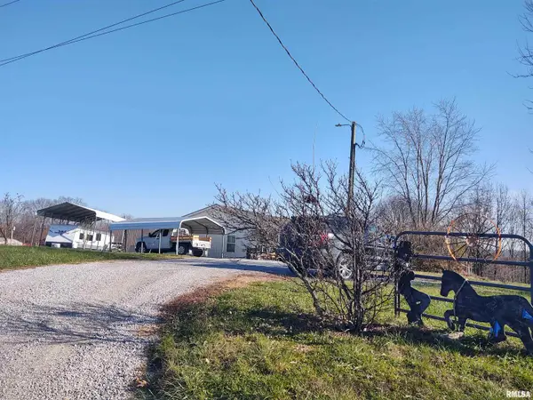 1470 Old Bloomfield Road, Vienna, IL 62995