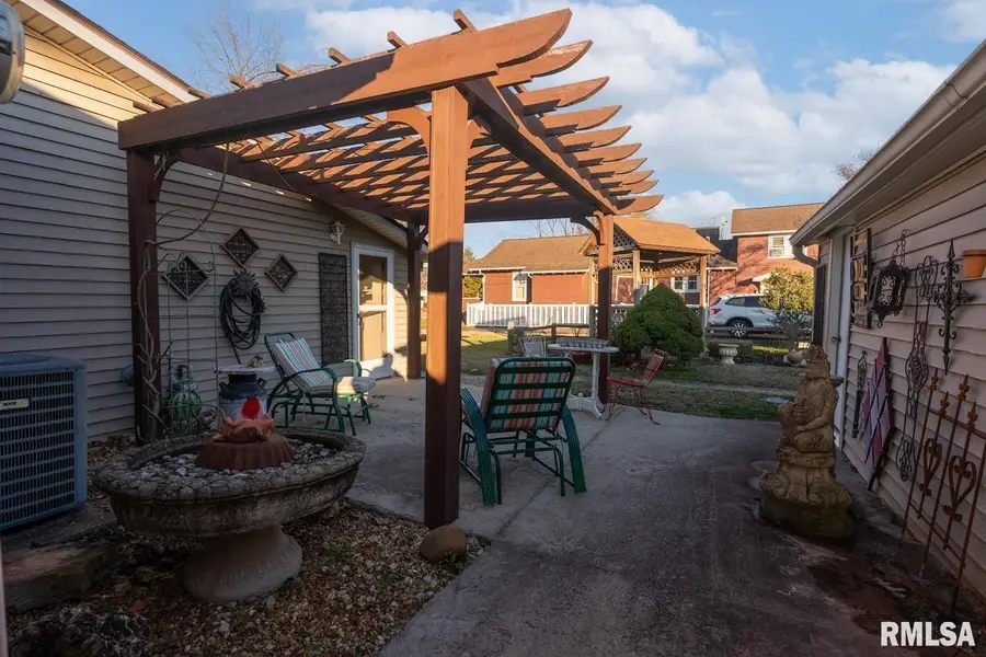 127 W Homer Street, Harrisburg, IL 62946 - Image #2