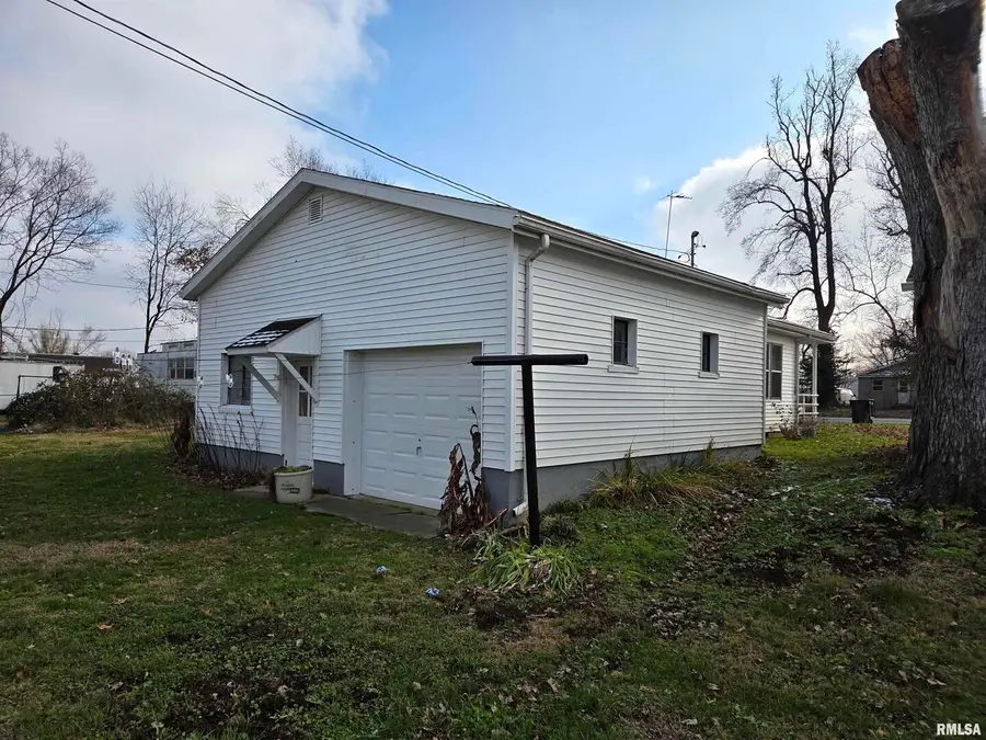 143 E Posey Street, Shawneetown, IL 62984 - Image #3