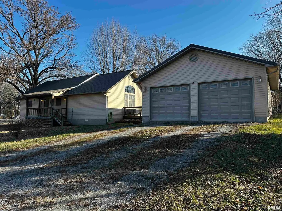 802 E Charles Street, West Frankfort, IL 62896 - Image #1