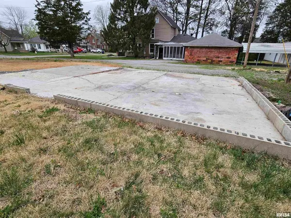 618 S Mckinley Street, Harrisburg, IL 62946