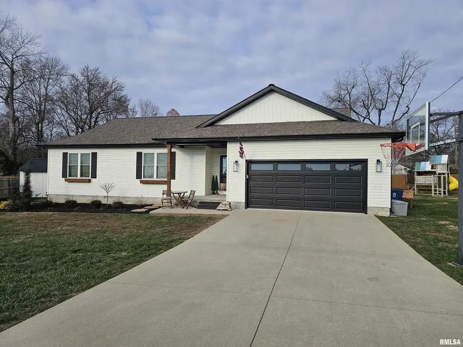 413 W Beacon Court, Mount Vernon, IL 62864 - Image #2