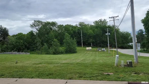 1815 E 6th Street #A, Coal Valley, IL 61240