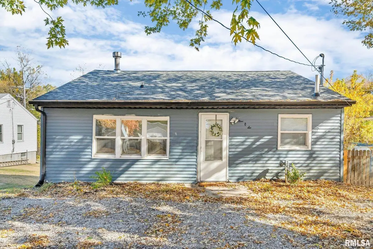 906 28 1/2 Street, Bettendorf, IA 52722 - #1