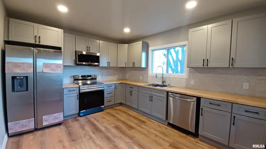 822 6th Avenue S, Clinton, IA 52732 - Image #2