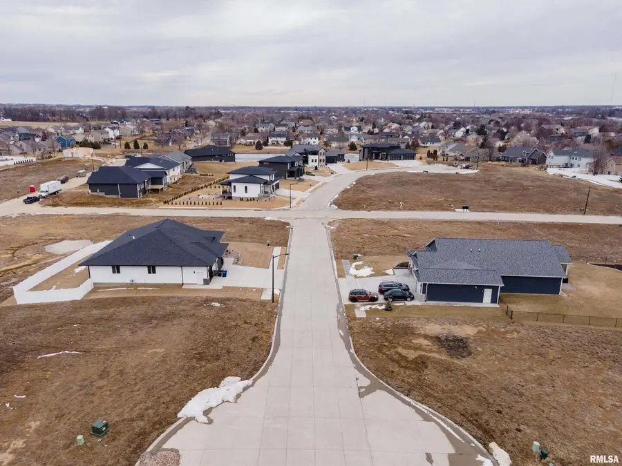 5810 Indigo Avenue, Davenport, IA 52807 - Image #2