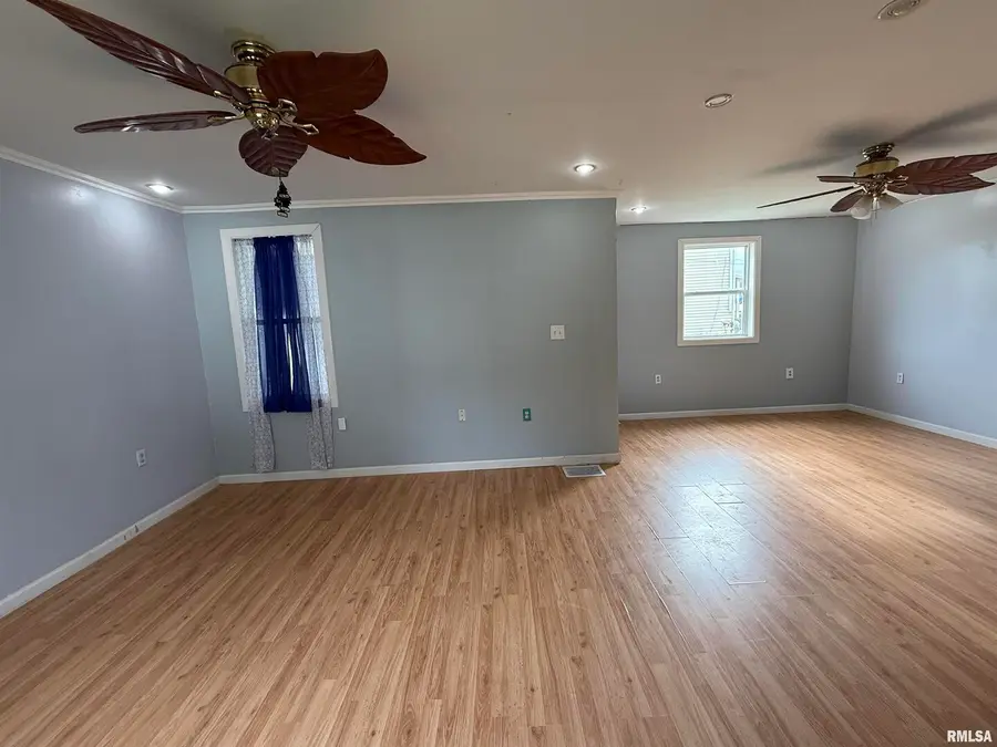 237 1st Avenue, Clinton, IA 52732 - Image #3