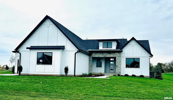 5127 Oak Ridge Court, Bettendorf, IA 52722