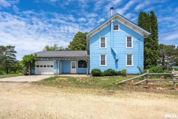 3027 262nd Street, De Witt, IA 52742