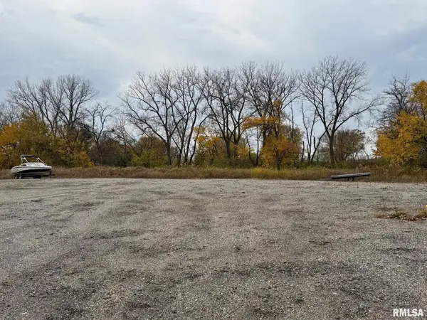 17701 245th Avenue, Bettendorf, IA 52722