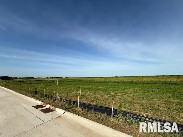 6832 Meghan Avenue, Bettendorf, IA 52722