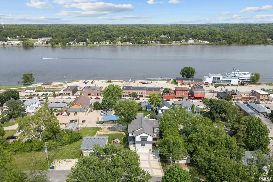 223 N 2nd Street, Le Claire, IA 52753 - Image #2