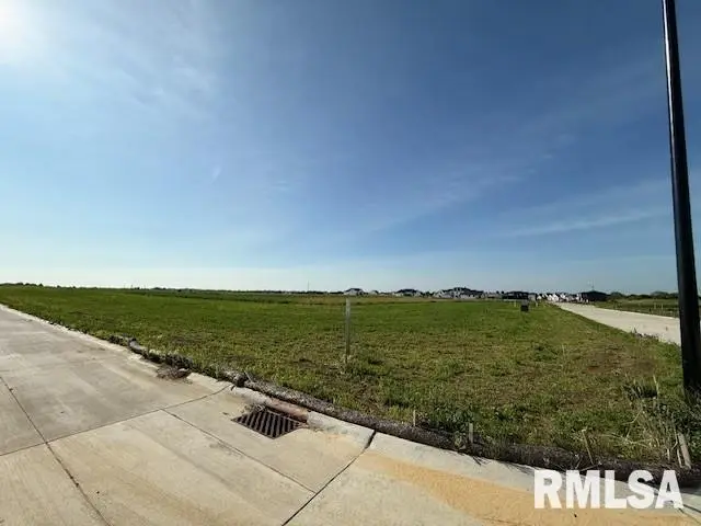 5693 Martin Avenue, Bettendorf, IA 52722 - Image #1