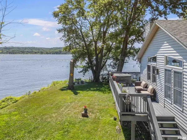 24901 179th Street Place, Pleasant Valley, IA 52767