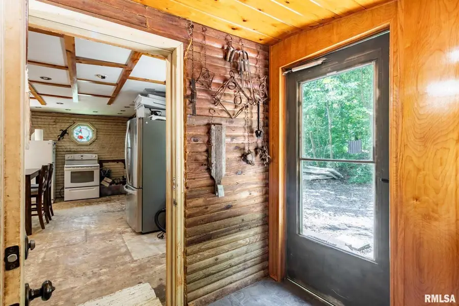 615 E Blue Avenue, Creal Springs, IL 62922 - Image #2