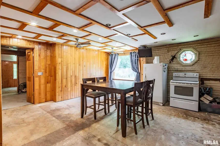 615 E Blue Avenue, Creal Springs, IL 62922 - Image #3