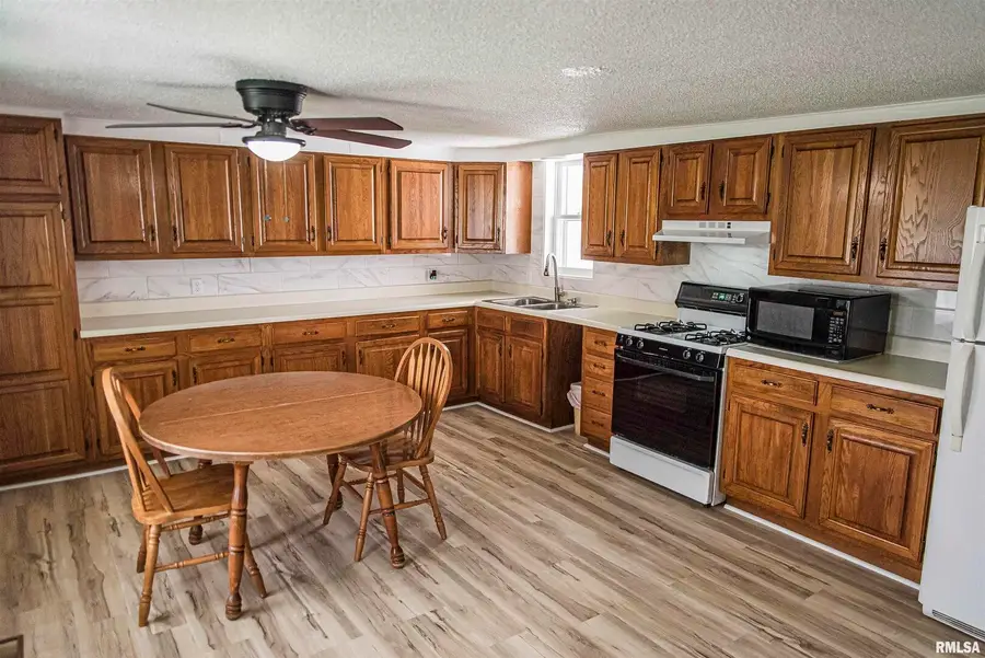 121 N Broad Street, Loraine, IL 62349 - Image #2