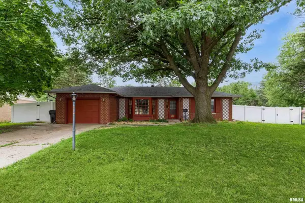 1136 Bobetta Court, Clinton, IA 52732