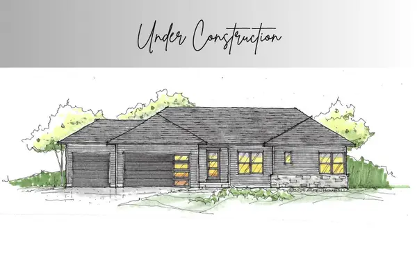 17 Viola Drive, Le Claire, IA 52753