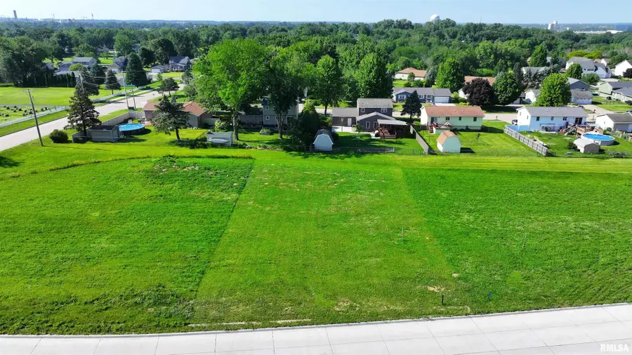 1813 Zara Trace Street, Clinton, IA 52732 - Image #2