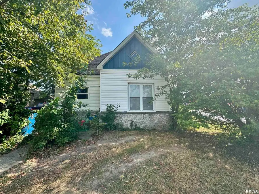 212 W Sylvia Avenue, Christopher, IL 62822 - Image #2