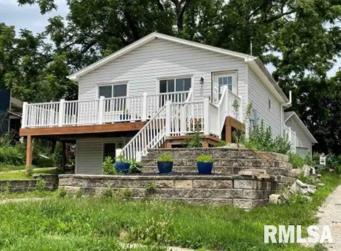 813 W 2nd Street, Cedar Falls, IA 50613 - Image #1