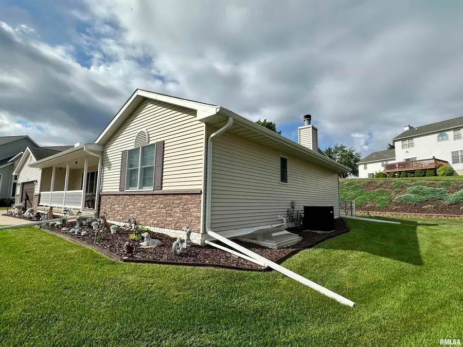613 33rd Avenue N, Clinton, IA 52732 - Image #3