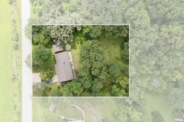 8528 101st Street W, Andalusia, IL 61232