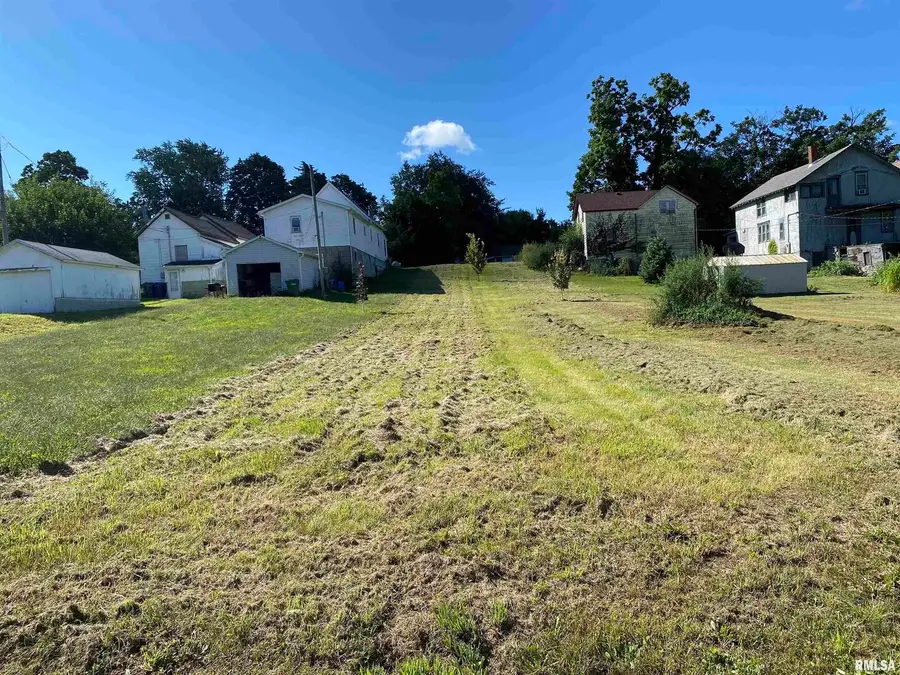 618 8th Avenue S, Clinton, IA 52732 - Image #2