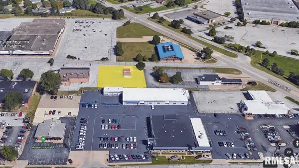 4004 Northwest Boulevard, Davenport, IA 52806