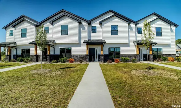 1002 S 4th Street, Clinton, IA 52732