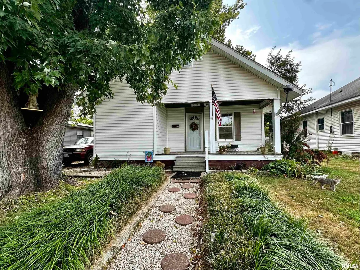 305 W Lincoln Street, Harrisburg, IL 62946 - Image #1