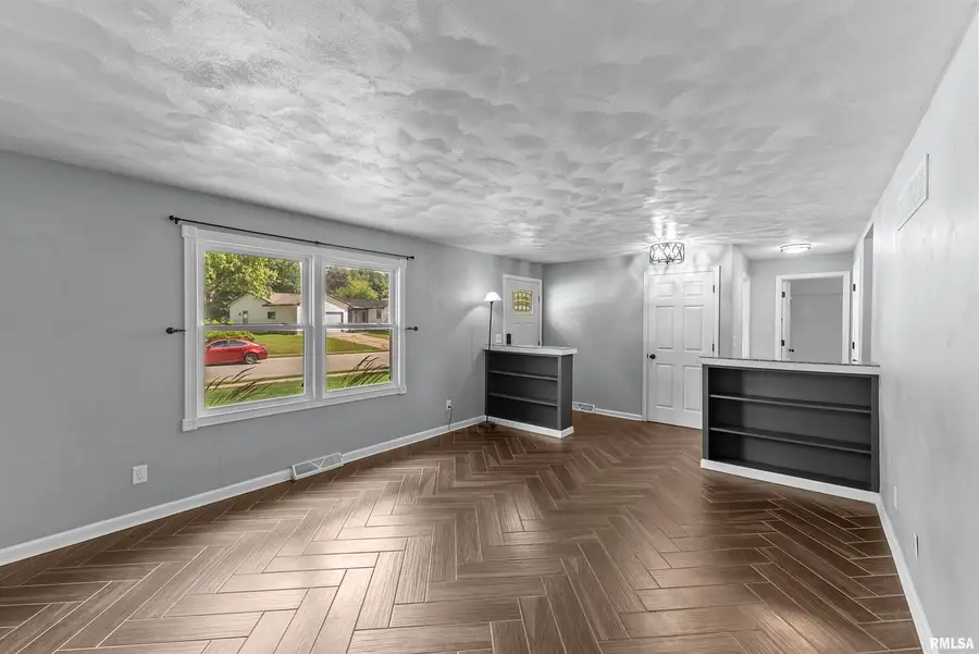 1453 W 41 Street, Davenport, IA 52806 - Image #3