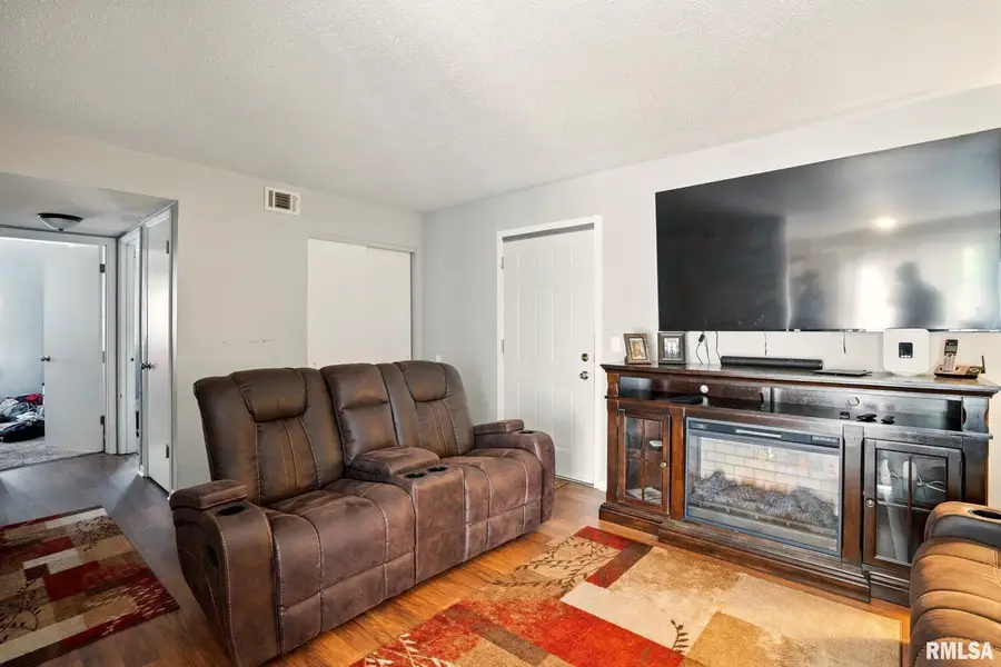 3117 Schuetzen Lane, Davenport, IA 52804 - Image #2